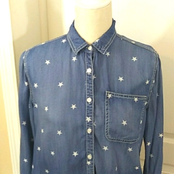 ID:23 Star Print Chambray Top - Picture 2 of 5